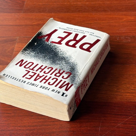 Prey by Michael Crichton - Picture 4 of 6